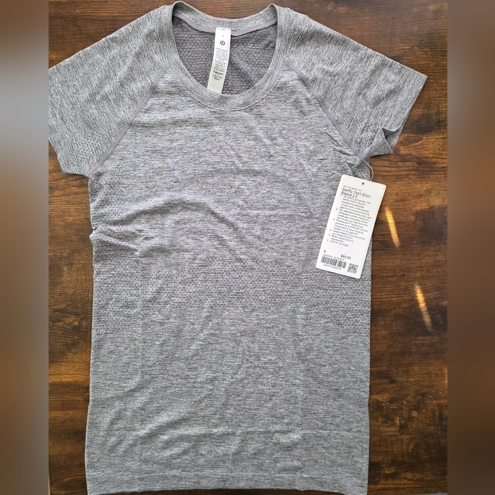 Lululemon Swiftly Tech Short Sleeve 2.0 Size 6 New